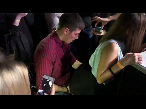 ❤️ Sex nyata dina nightclub Rusia. gadis Rusia 18 taun heubeul dina anus jeung heunceut fucked di nightclub a ❤️ Video anal di urang% su.pornoreino-com.ru% ❌️